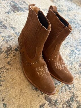 NEW Brown Suede Western Studded Ankle Boots size 6